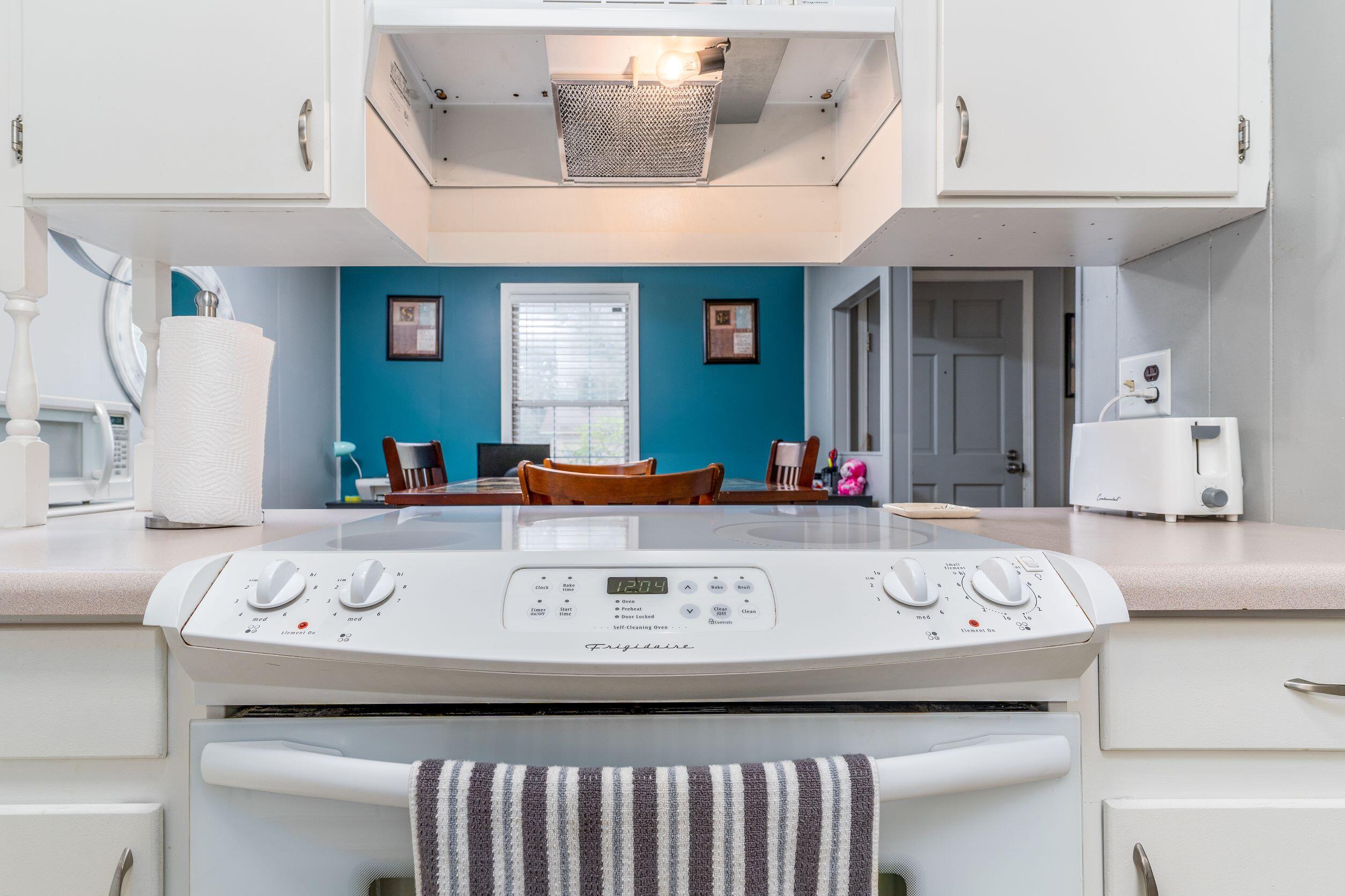 215 Oak Circle Walterboro, SC 29488 - Photo 8 of 28 215.Oak.Circle-9