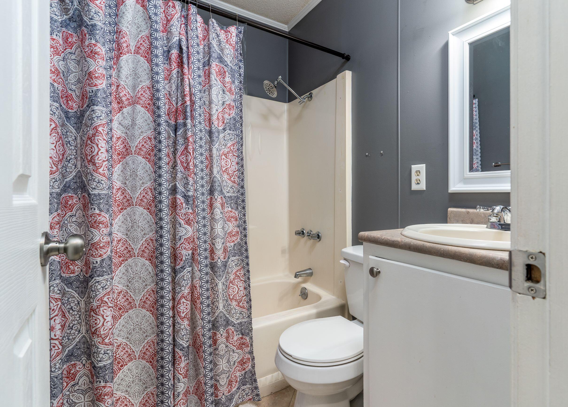 215 Oak Circle Walterboro, SC 29488 - Photo 10 of 28 215.Oak.Circle-11