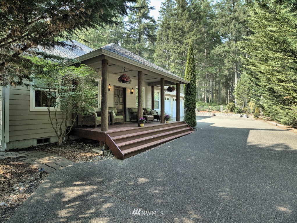 820 East Soderberg Road Allyn, WA 98524 - Photo 2 of 25 Gallery Image 2