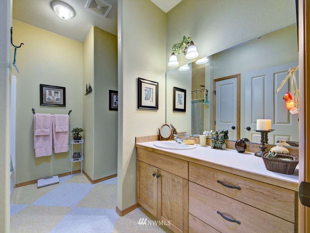 820 East Soderberg Road Allyn, WA 98524 - Photo 13 of 25 Gallery Image 13