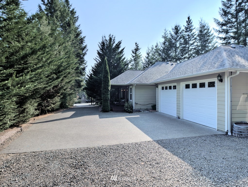 820 East Soderberg Road Allyn, WA 98524 - Photo 3 of 25 Gallery Image 3