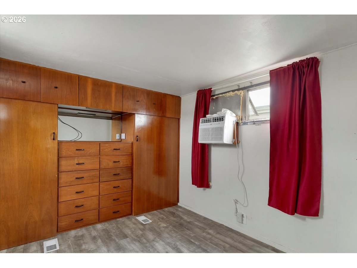 5422 Portland Road Northeast, Unit 10 Salem, OR 97305 - Photo 19 of 25 a view of a bedroom with a dresser