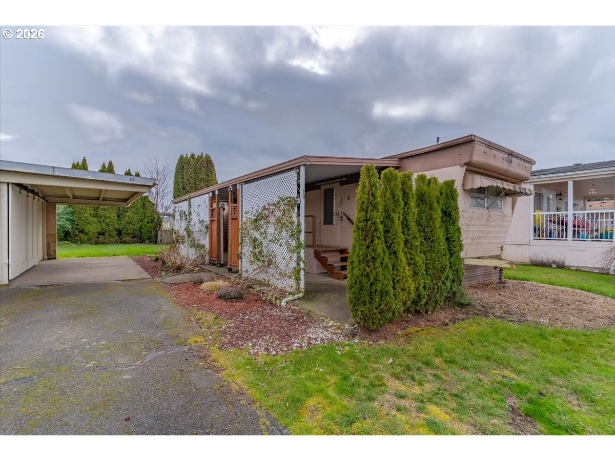 5422 Portland Road Northeast, Unit 10 Salem, OR 97305 - Photo 2 of 25 a view of a porch in front of a building