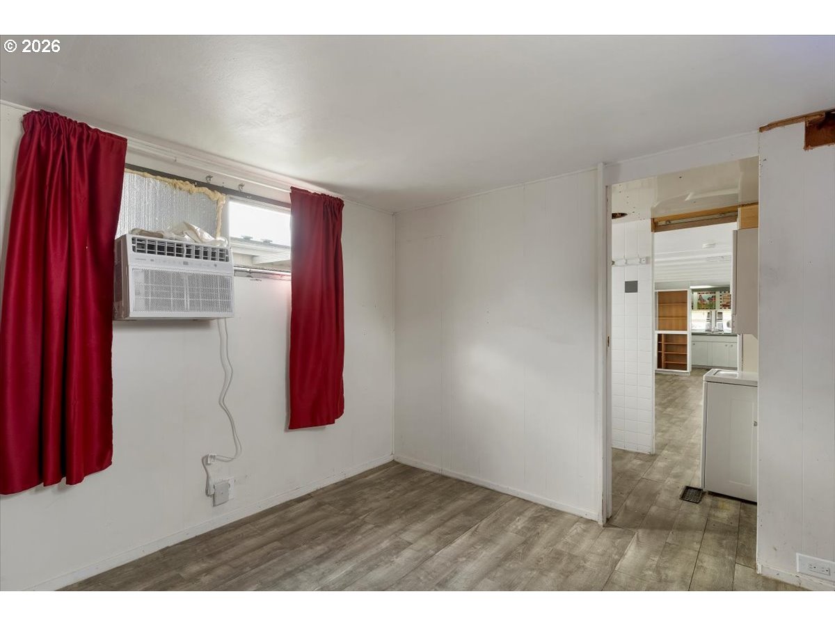 5422 Portland Road Northeast, Unit 10 Salem, OR 97305 - Photo 21 of 25 a picture of a room
