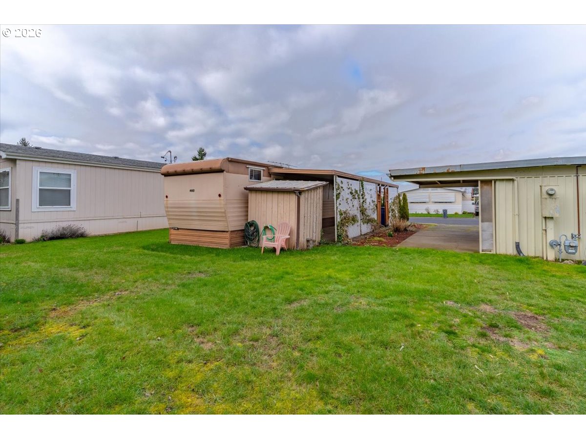 5422 Portland Road Northeast, Unit 10 Salem, OR 97305 - Photo 23 of 25 a view of a house with backyard and porch