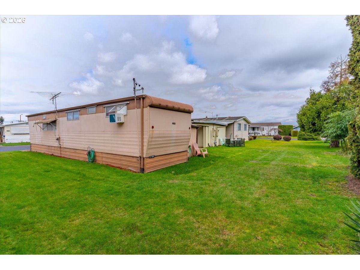 5422 Portland Road Northeast, Unit 10 Salem, OR 97305 - Photo 25 of 25 a view of a backyard with garden