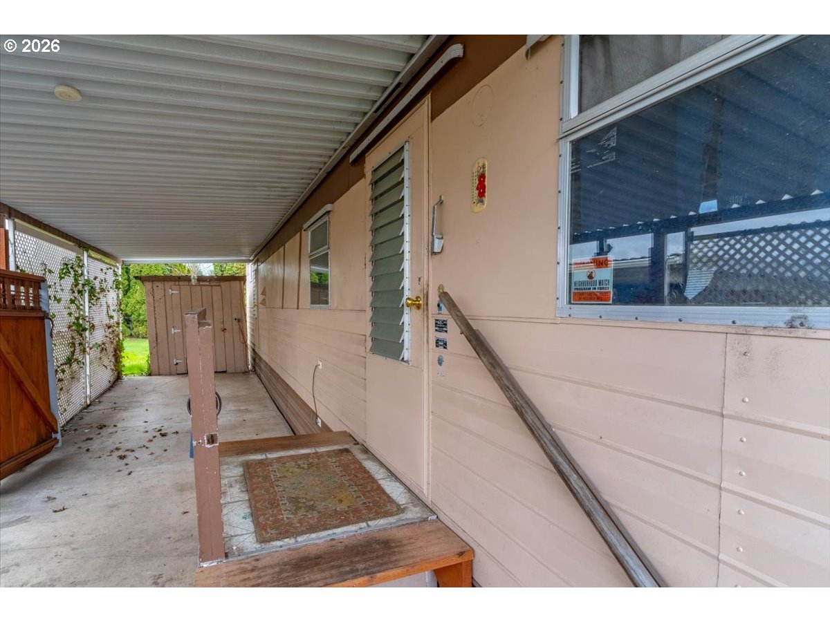 5422 Portland Road Northeast, Unit 10 Salem, OR 97305 - Photo 5 of 25 a view of a backyard
