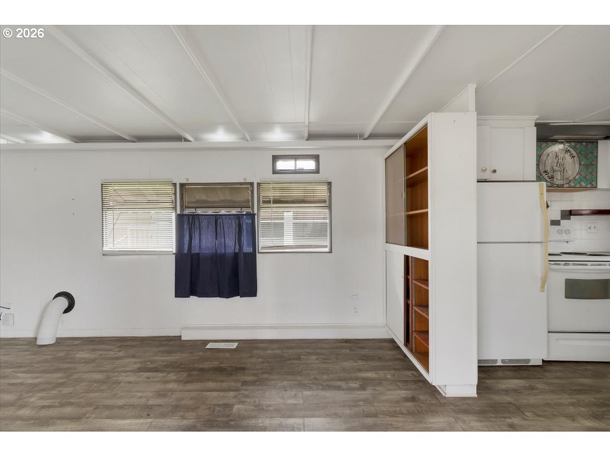 5422 Portland Road Northeast, Unit 10 Salem, OR 97305 - Photo 6 of 25 a view interior of a house with kitchen area