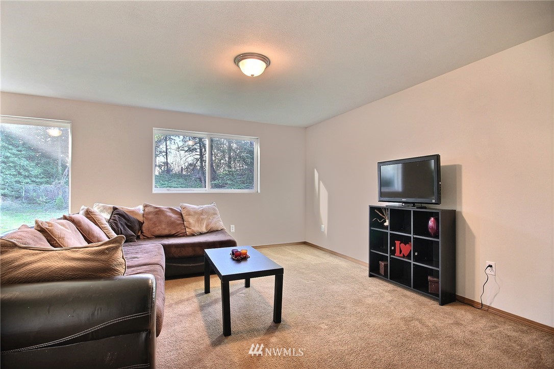 332 State Street Sumner, WA 98390 - Photo 4 of 22 Gallery Image 4