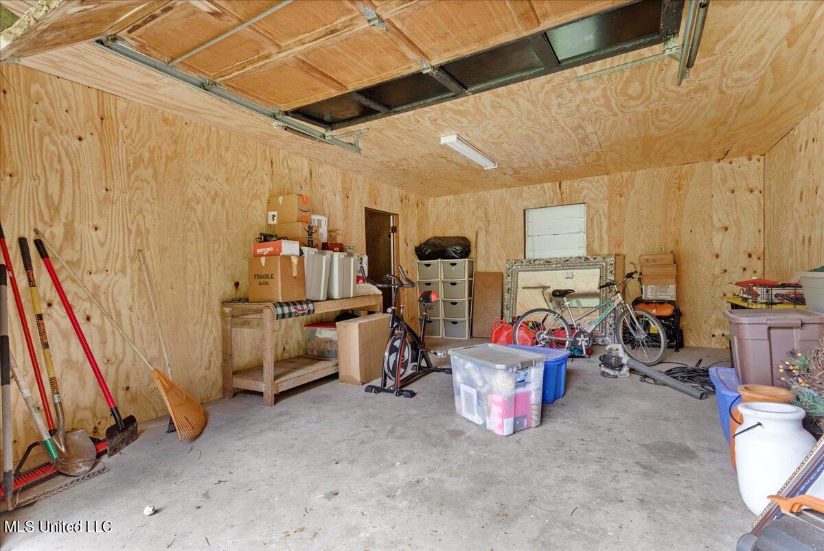 11449 Oaklawn Road Biloxi, MS 39532 - Photo 29 of 37 29-Shed