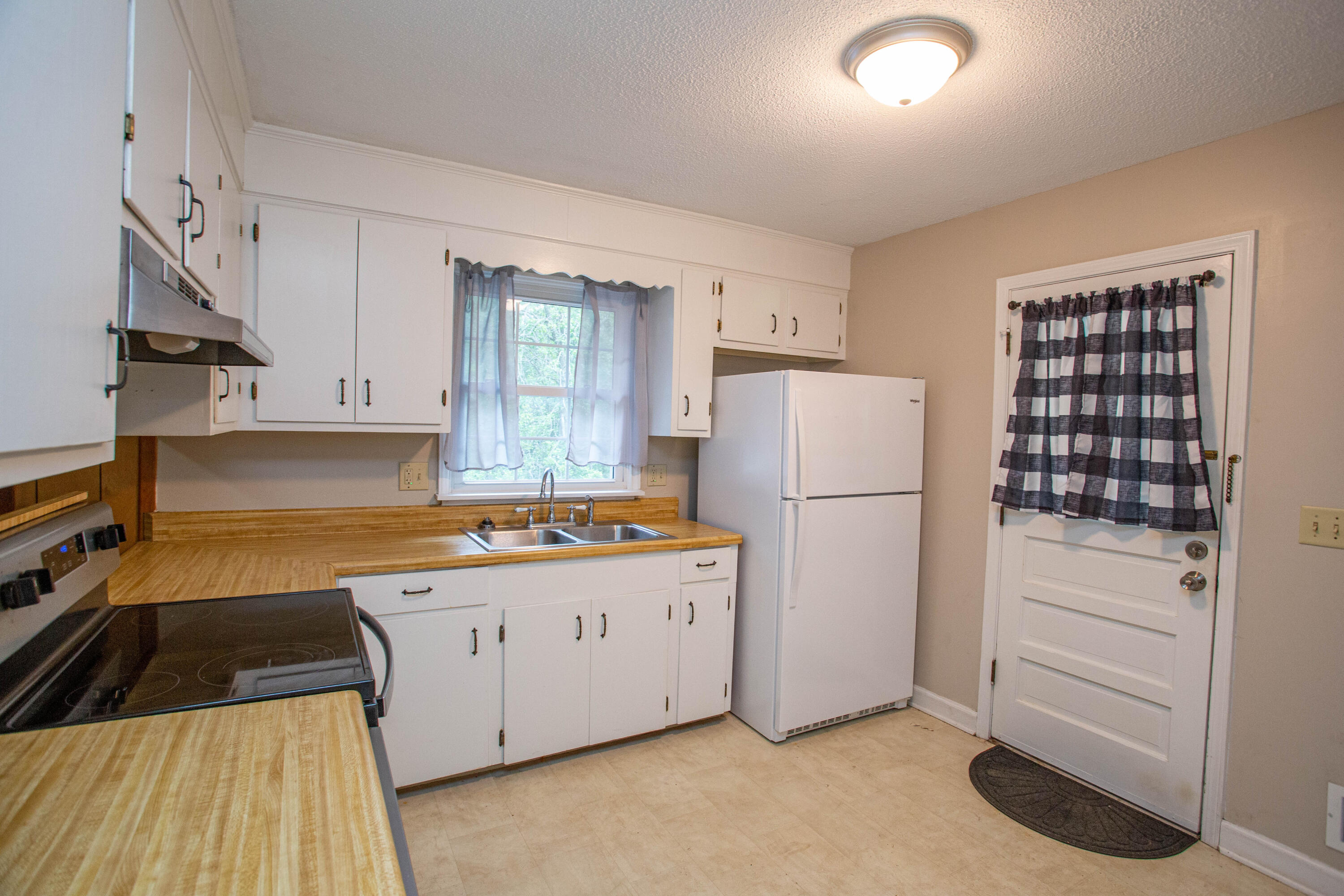 5450 Oakcrest Road Sumter, SC 29154 - Photo 11 of 38 kitchen