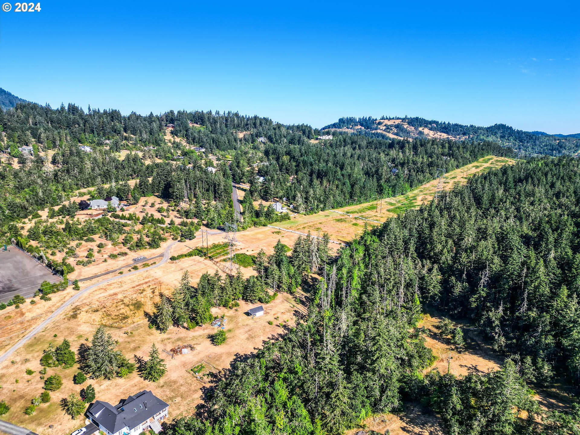 Ridgetop Drive, Unit 15 Eugene, OR 97405 - Photo 16 of 19 a view of a yard with a lake