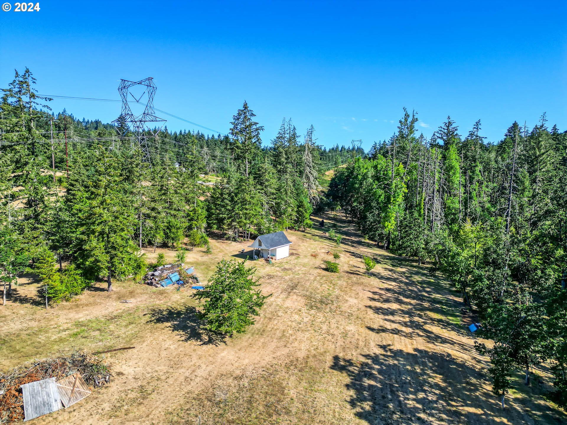 Ridgetop Drive, Unit 15 Eugene, OR 97405 - Photo 17 of 19 a view of a yard with a tree