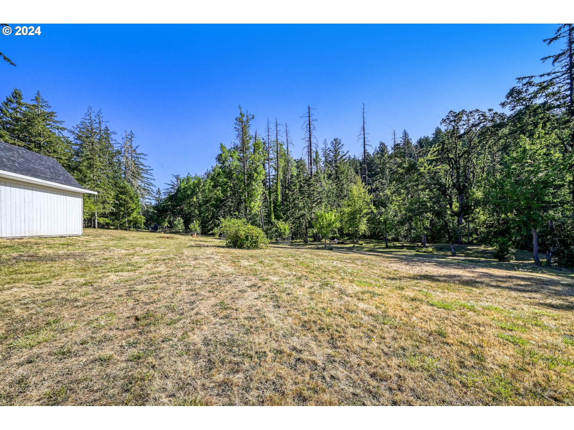 Ridgetop Drive, Unit 15 Eugene, OR 97405 - Photo 5 of 19 a view of a house with a yard