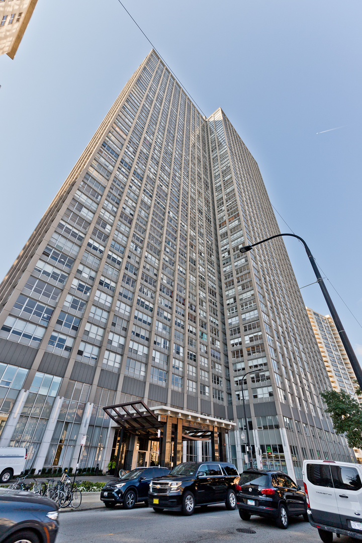 655 West Irving Park Road, Unit 4008 Chicago, IL 60613 - Photo 14 of 16 a building view