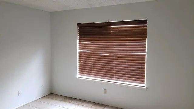 $1,200 | 433 Matt Lane, Arlington, TX 76012