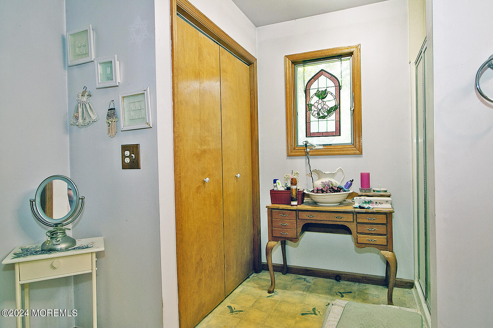 27 Barnegat Beach Drive Waretown, NJ 08758 - Photo 17 of 23 a room with table chairs and a potted plant