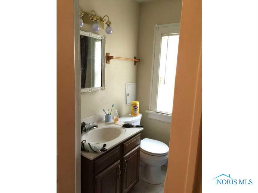 1768 Kensington Road Toledo, OH 43607 - Photo 10 of 18 Full Bath.
