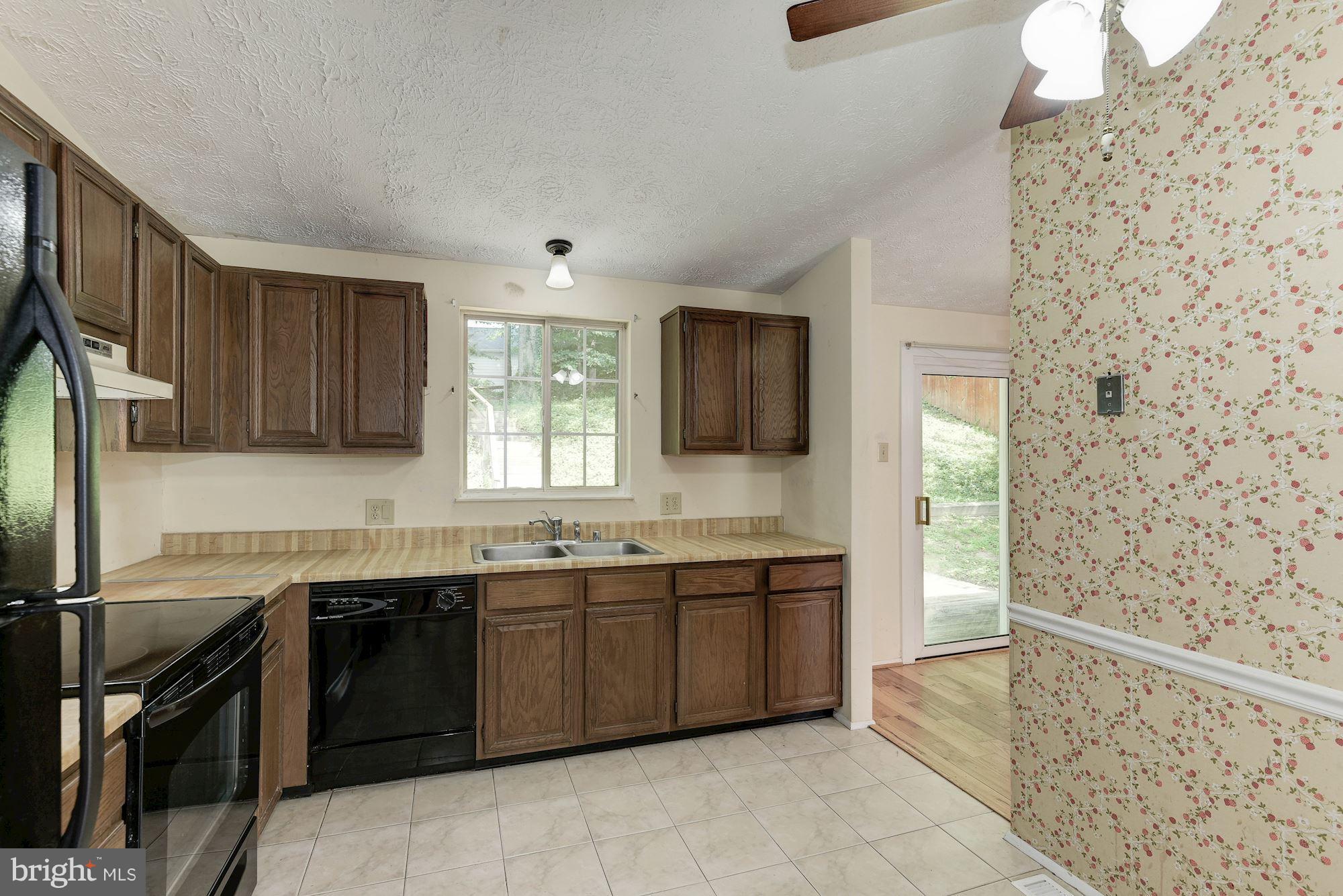 8334 Magic Leaf Road Springfield, VA 22153 - Photo 7 of 29 Kitchen