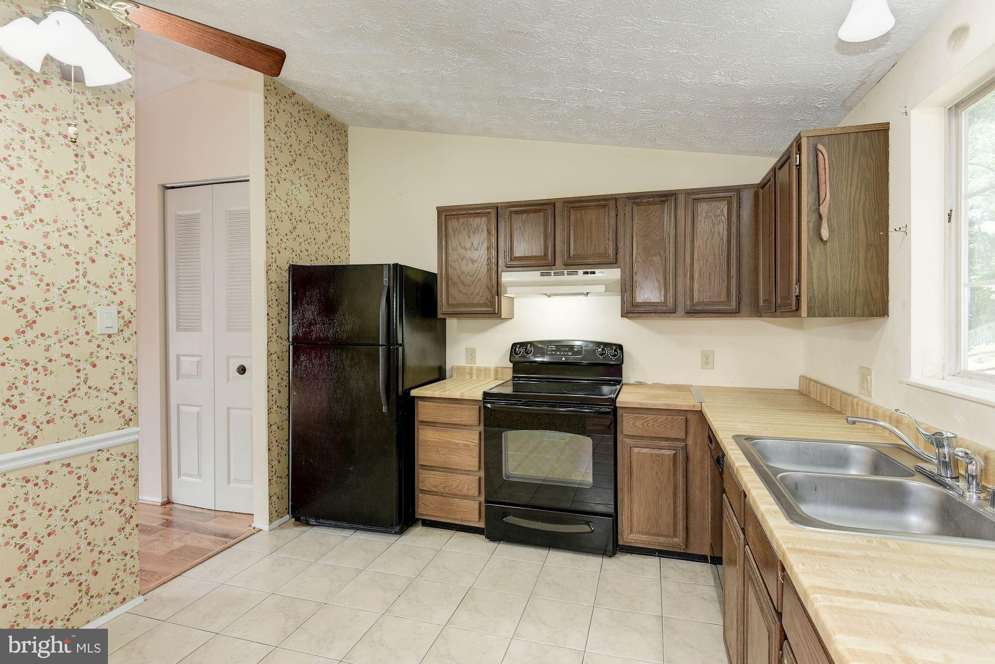 8334 Magic Leaf Road Springfield, VA 22153 - Photo 8 of 29 Kitchen