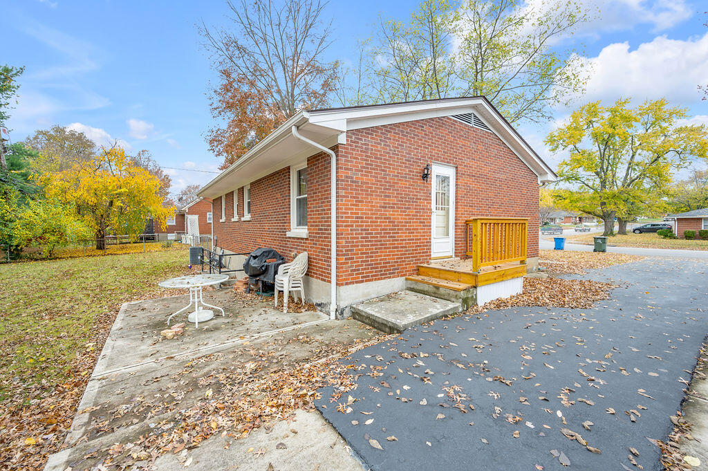 1738 Raleigh Road Lexington, KY 40505 - Photo 3 of 33 TDB_3029