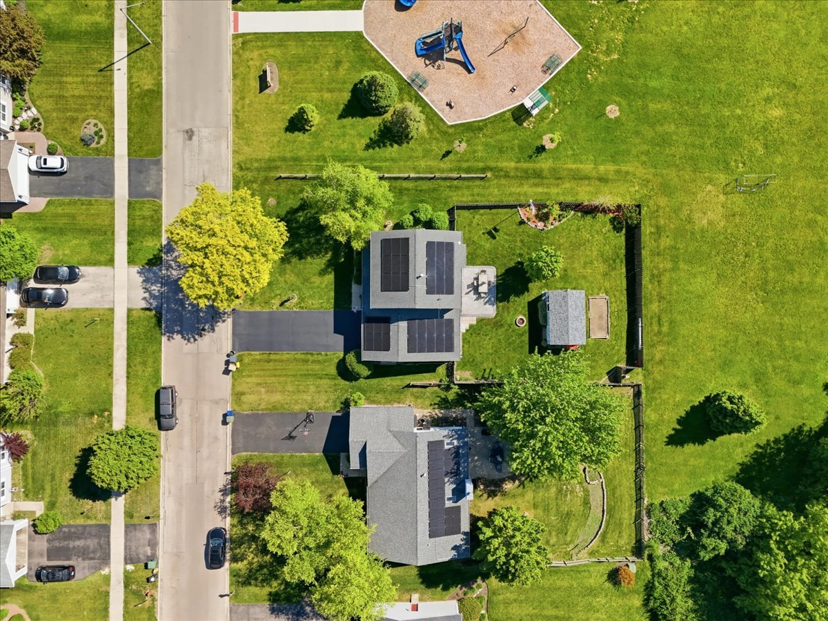 3413 Harbor Ridge Drive Zion, IL 60099 - Photo 36 of 37 an aerial view of a residential houses with outdoor space
