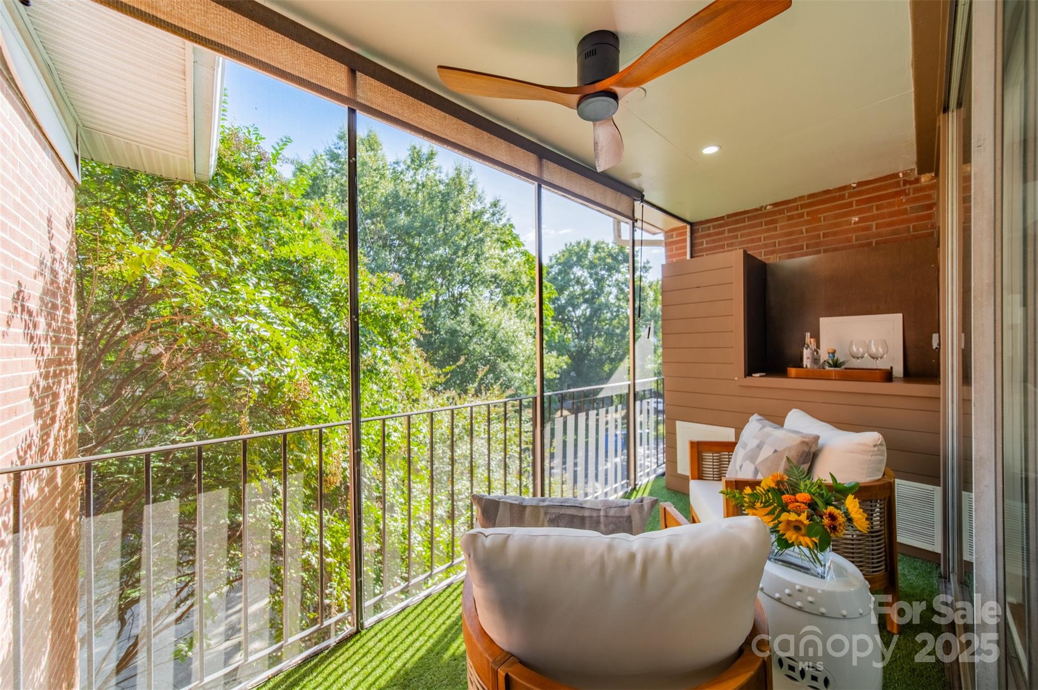 400 Queens Road, Unit D6 Charlotte, NC 28207 - Photo 11 of 26 a balcony with chairs and a potted plant