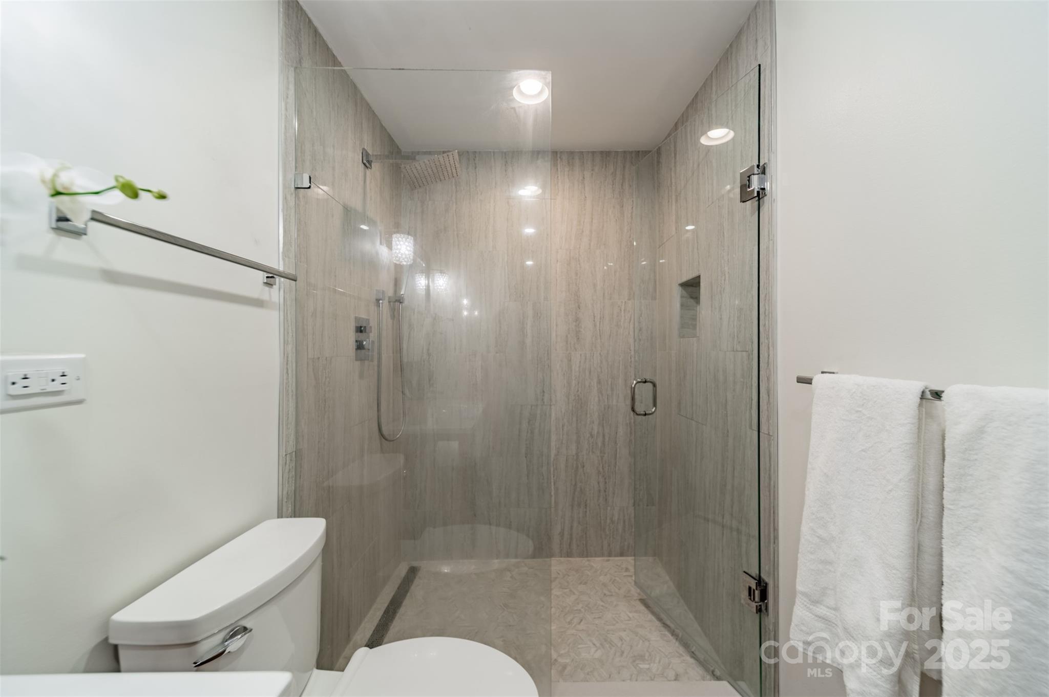 400 Queens Road, Unit D6 Charlotte, NC 28207 - Photo 19 of 26 a bathroom with a shower a toilet and a sink