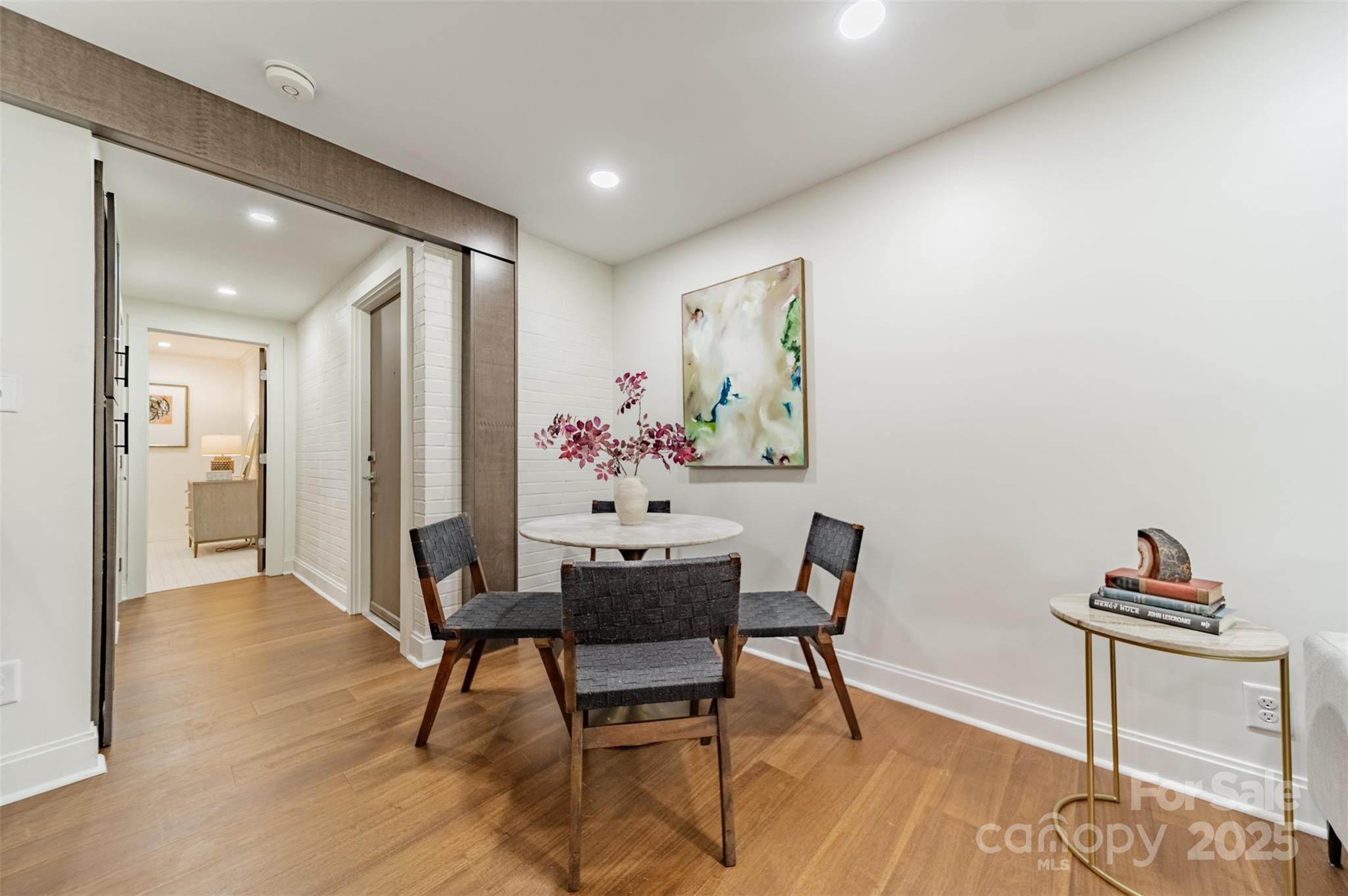 400 Queens Road, Unit D6 Charlotte, NC 28207 - Photo 2 of 26 a dining room with furniture and window
