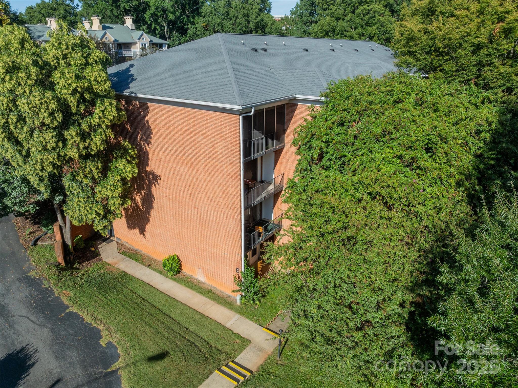 400 Queens Road, Unit D6 Charlotte, NC 28207 - Photo 23 of 26 an aerial view of a house