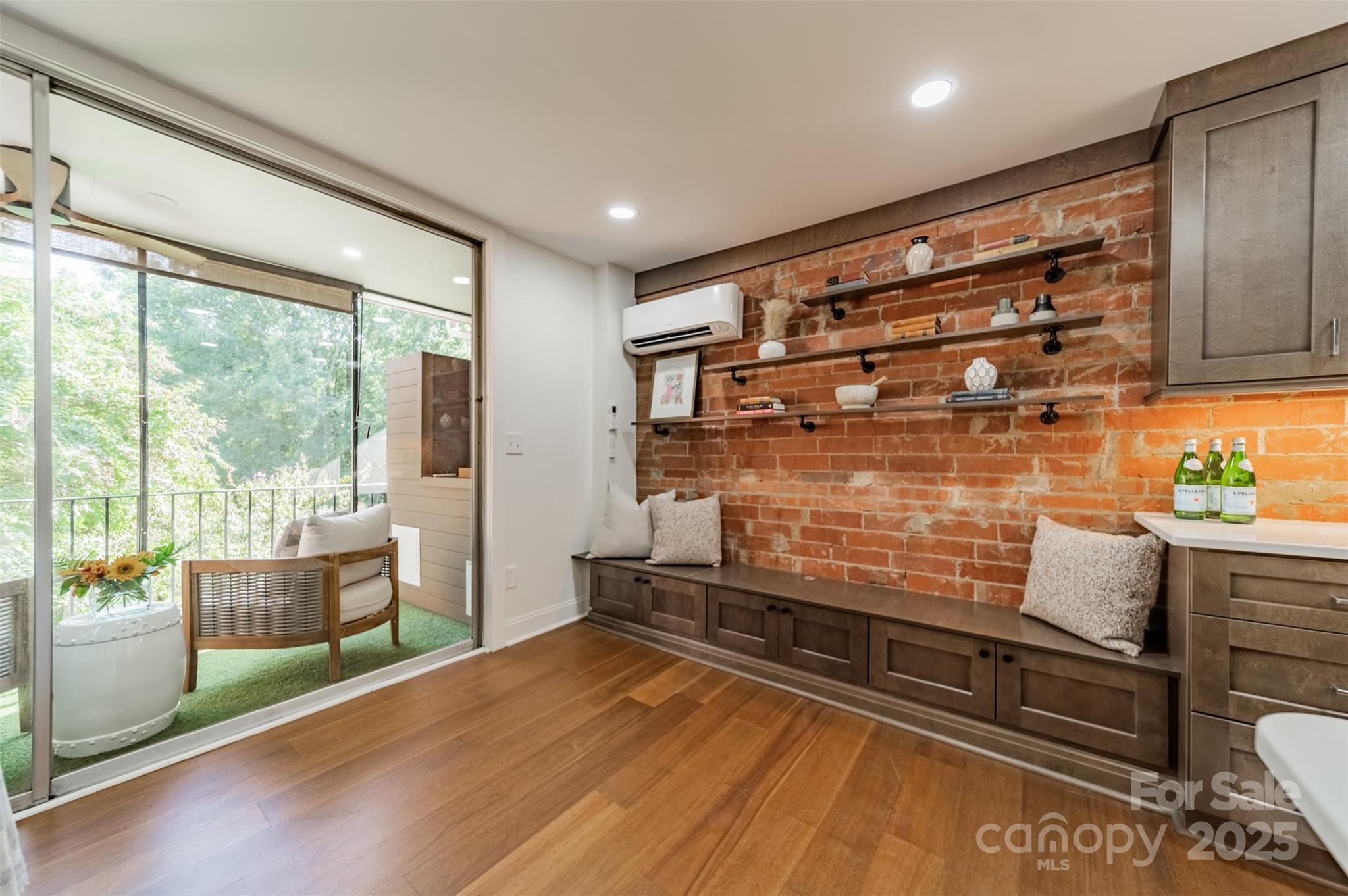 400 Queens Road, Unit D6 Charlotte, NC 28207 - Photo 10 of 26 a hallway with wooden floor and furniture