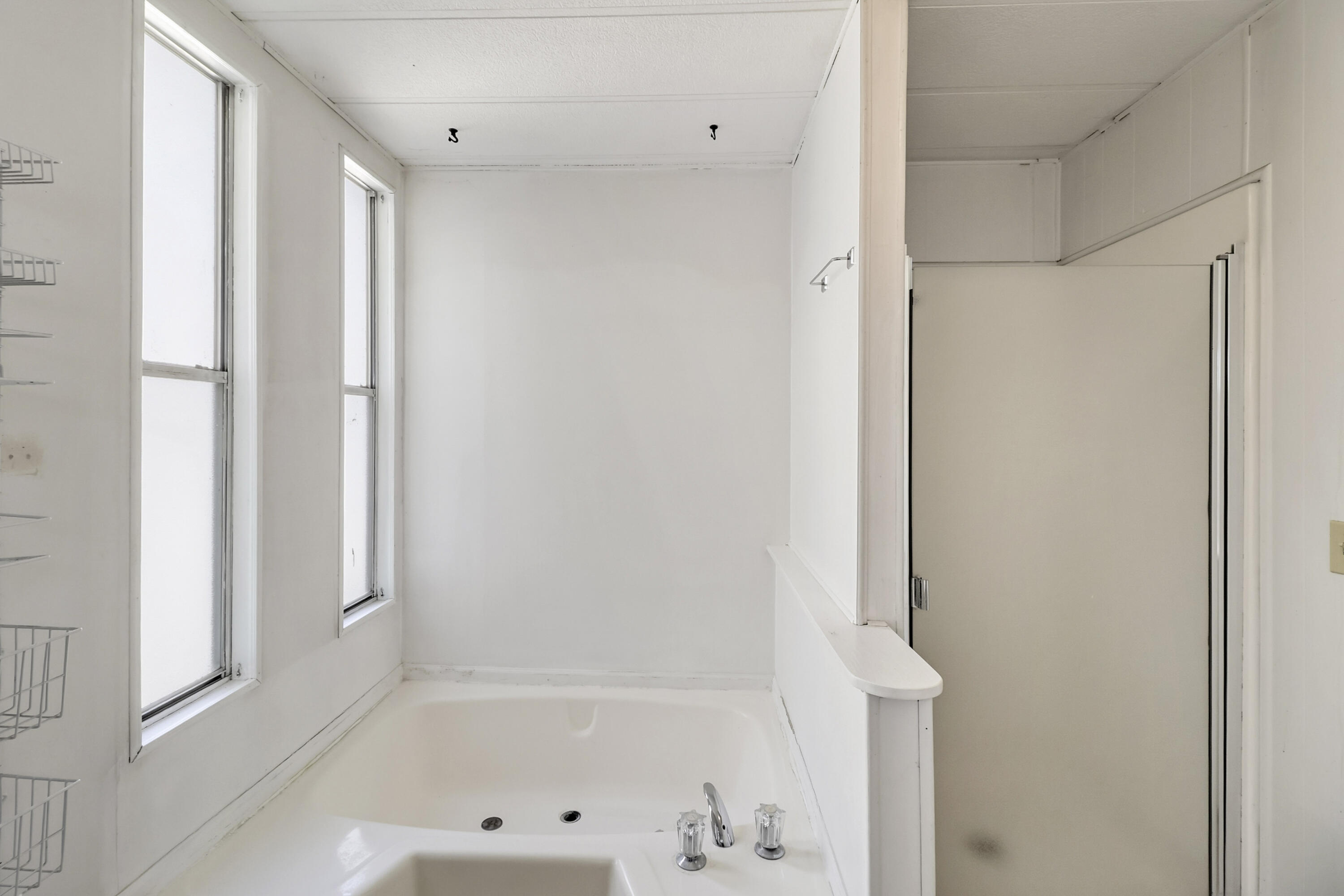 155 Steelhead Circle Lewiston, CA 96052 - Photo 24 of 53 a bathroom with a bathtub