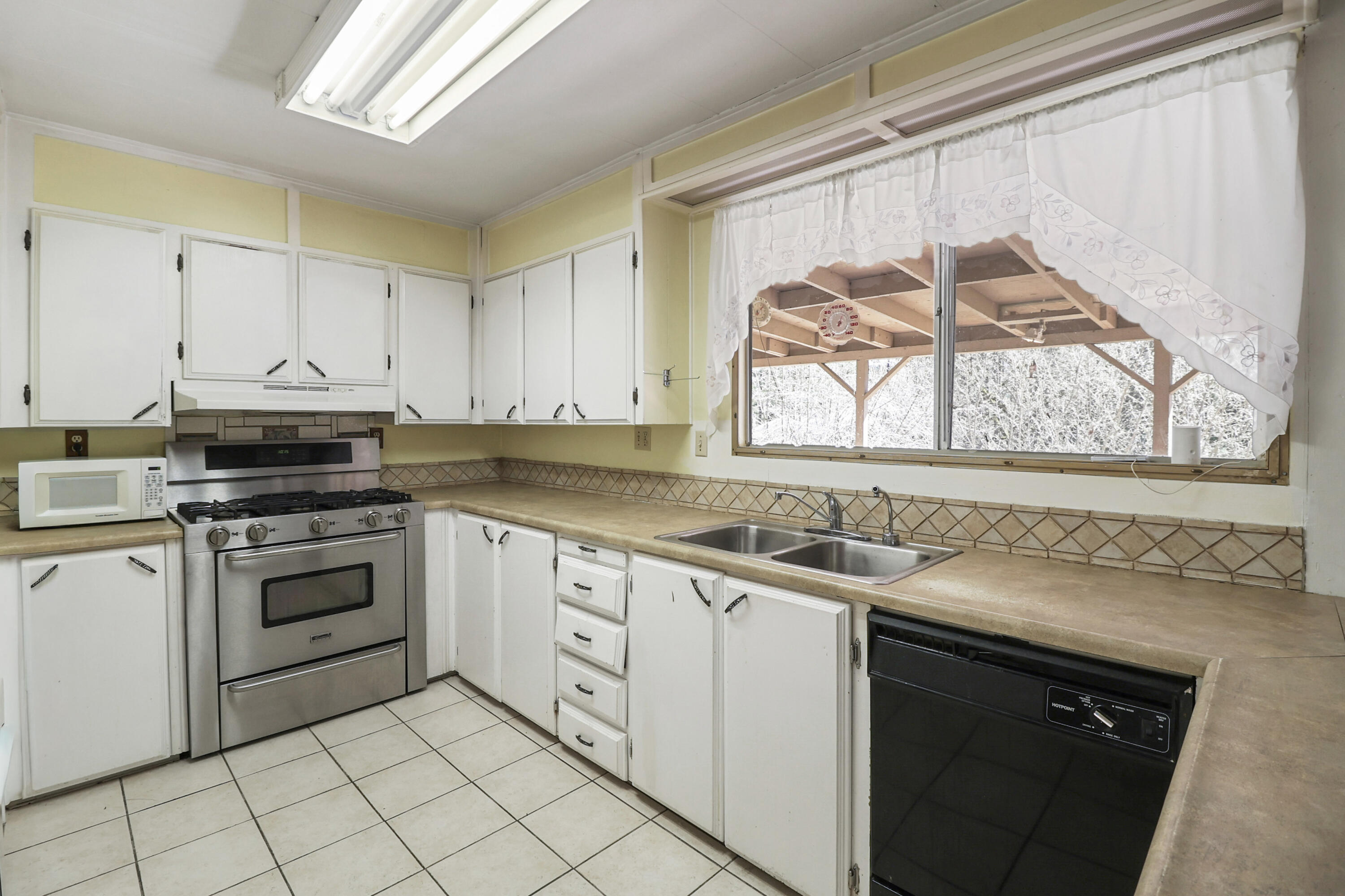 155 Steelhead Circle Lewiston, CA 96052 - Photo 10 of 53 12-04 (2)