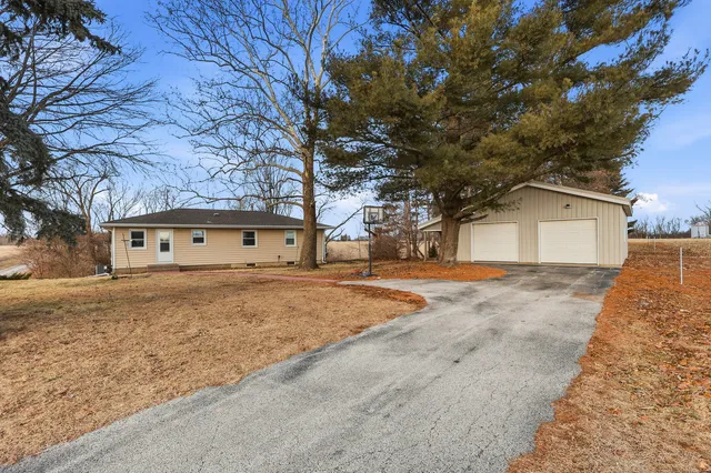 a view of a house with a yard