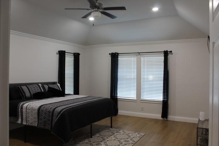 2020 Arbor Bend Road Bonham, TX 75418 - Photo 7 of 19 Vaulted ceiling featuring a ceiling fan with integrated lighting, recessed lighting, and crown molding