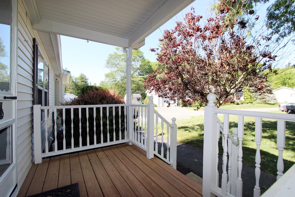 507 Crystal Way Middleboro, MA 02346 - Photo 3 of 36