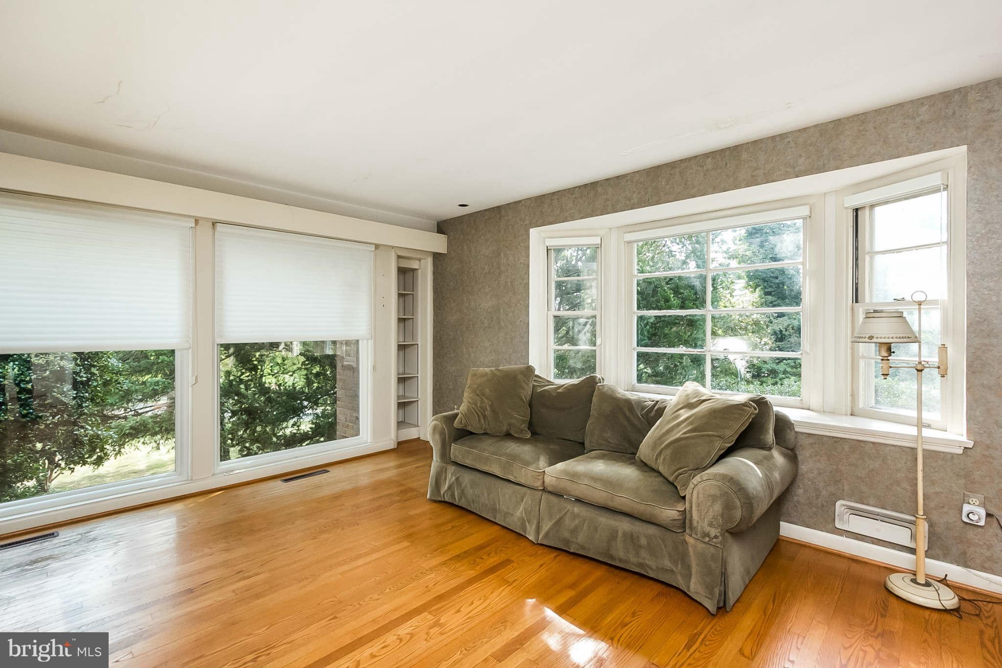 8 Cotswold Road Baltimore, MD 21210 - Photo 2 of 27 Den