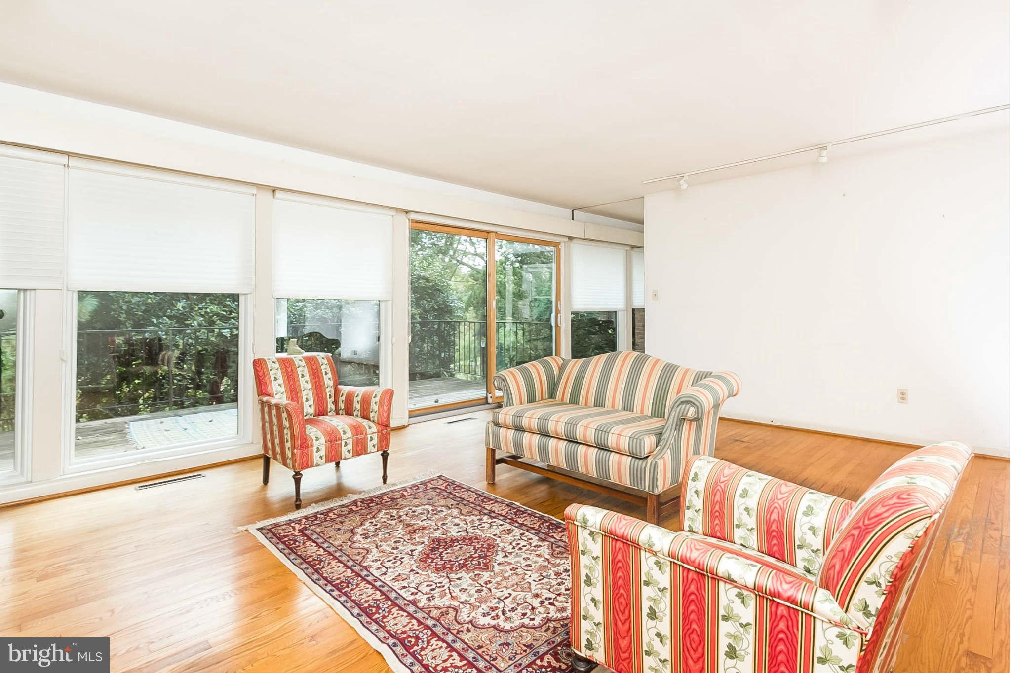 8 Cotswold Road Baltimore, MD 21210 - Photo 5 of 27 Living Room