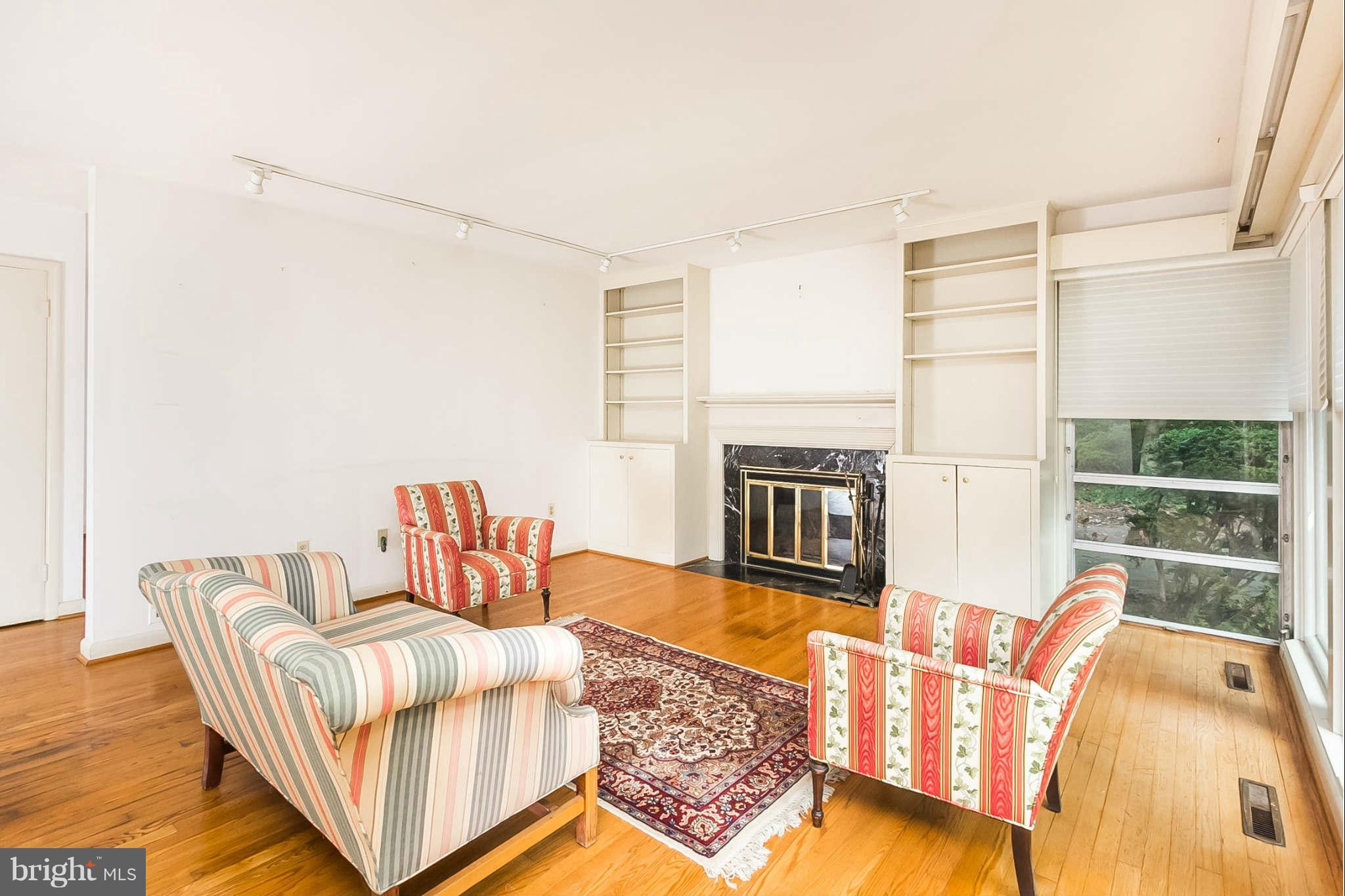 8 Cotswold Road Baltimore, MD 21210 - Photo 6 of 27 Living Room