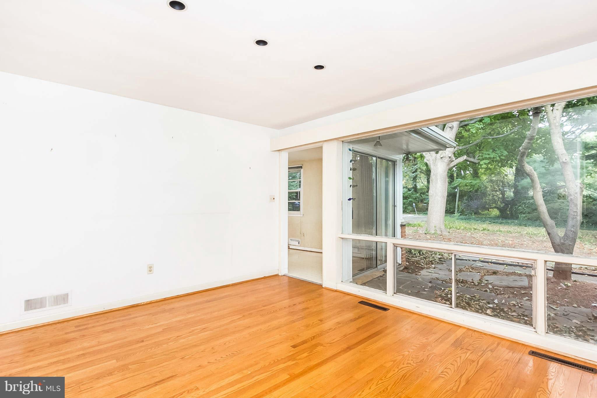 8 Cotswold Road Baltimore, MD 21210 - Photo 7 of 27 Dining Room