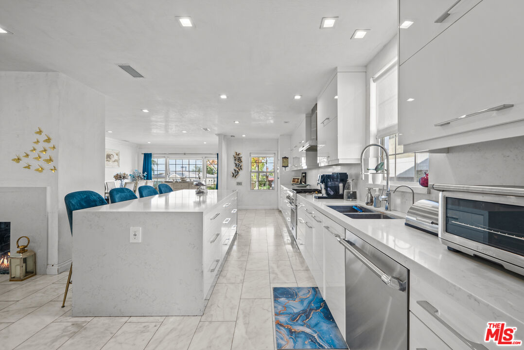 2640 North Keystone Street Burbank, CA 91504 - Photo 6 of 26