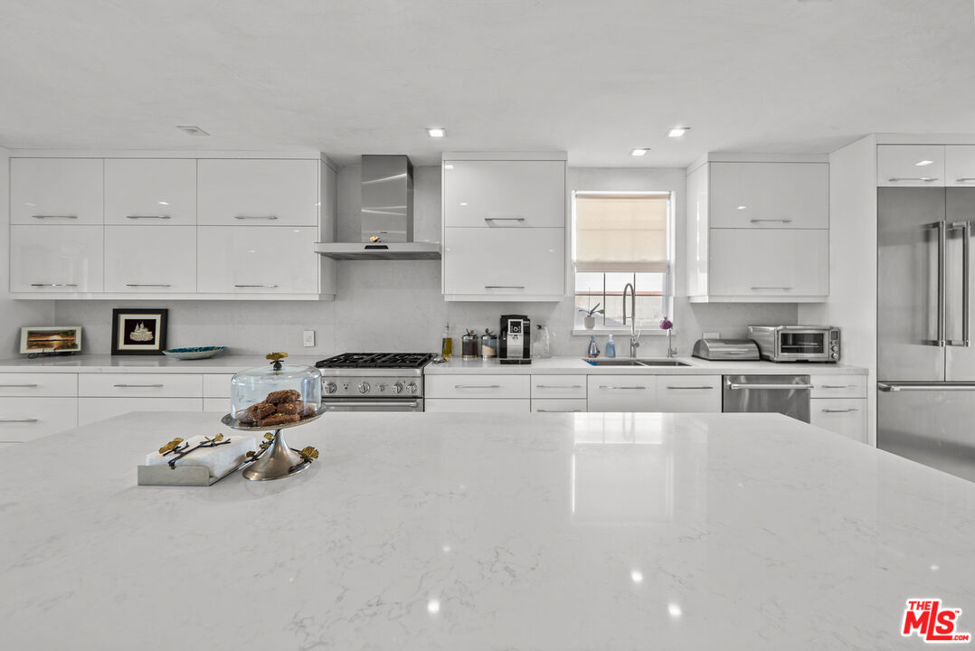 2640 North Keystone Street Burbank, CA 91504 - Photo 10 of 26