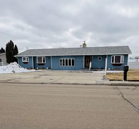 $389,000 | 621 West Laurel Avenue, Plentywood, MT 59254