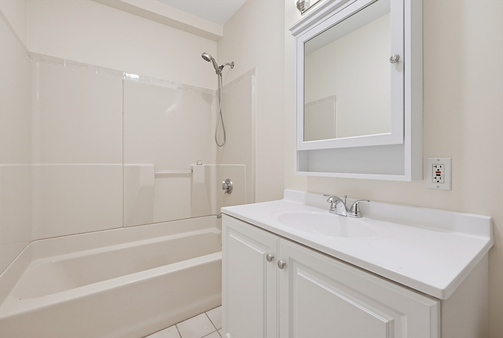 1096 Main Street, Unit 3 Waltham, MA 02453 - Photo 19 of 30