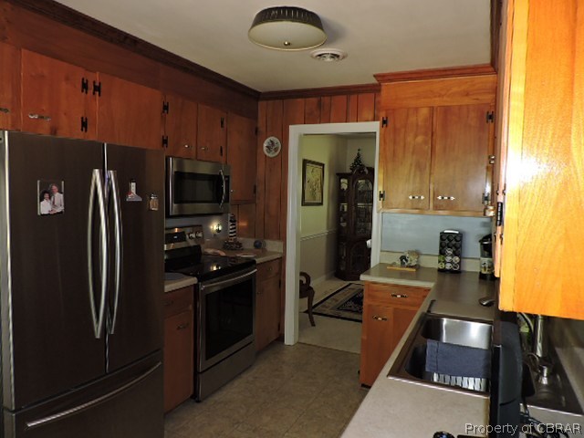4063 Aberdeen Creek Road Gloucester, VA 23061 - Photo 27 of 31 KITCHEN- ALL APPLIANCES CONVEY
