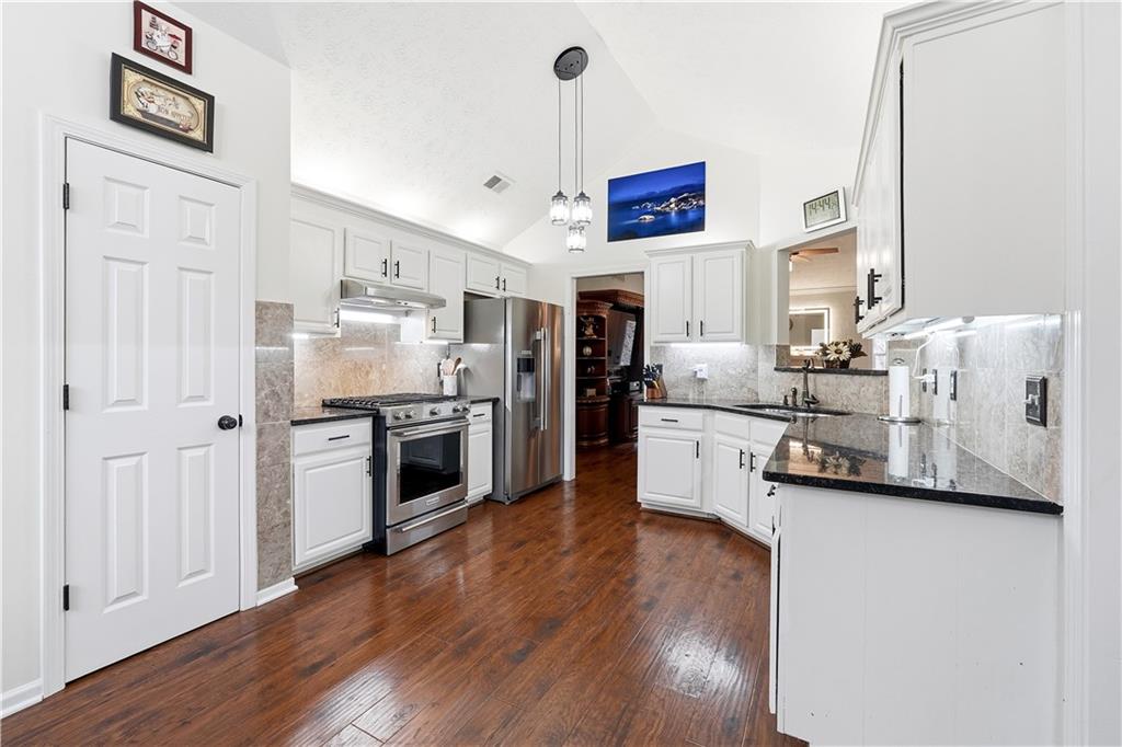 5648 Post Mill Court Buford, GA 30518 - Photo 11 of 45