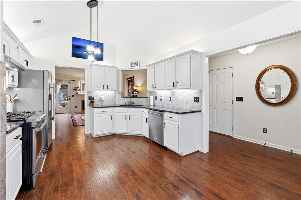 5648 Post Mill Court Buford, GA 30518 - Photo 10 of 45