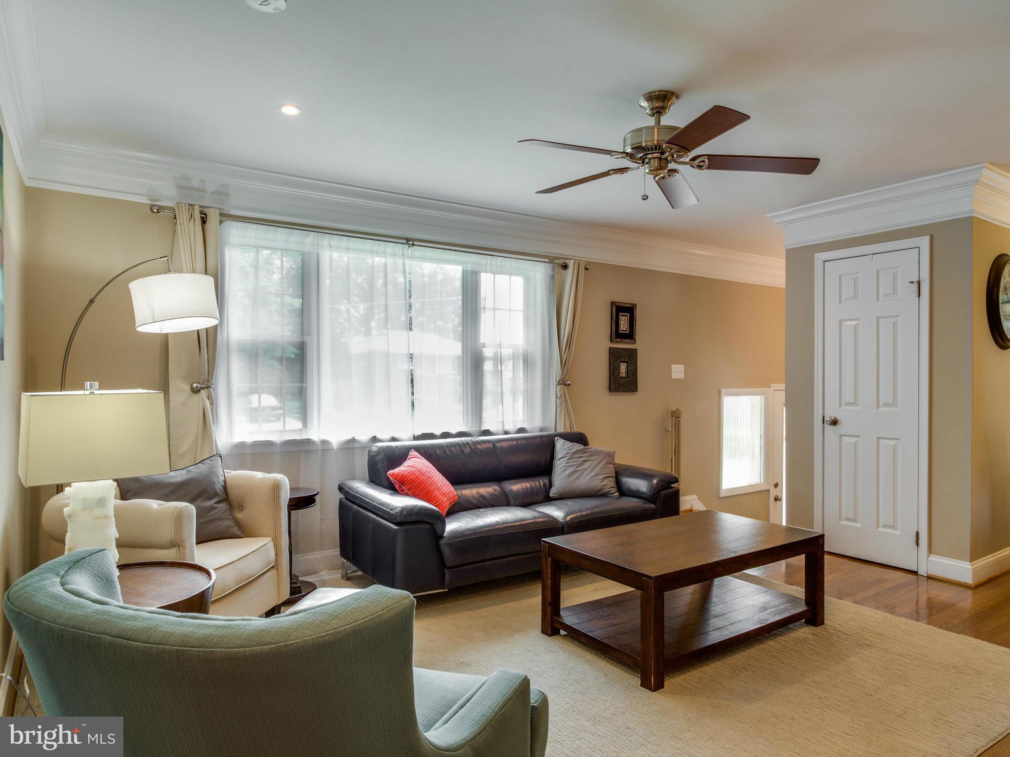 7114 Evanston Road Springfield, VA 22150 - Photo 5 of 30 Living Room