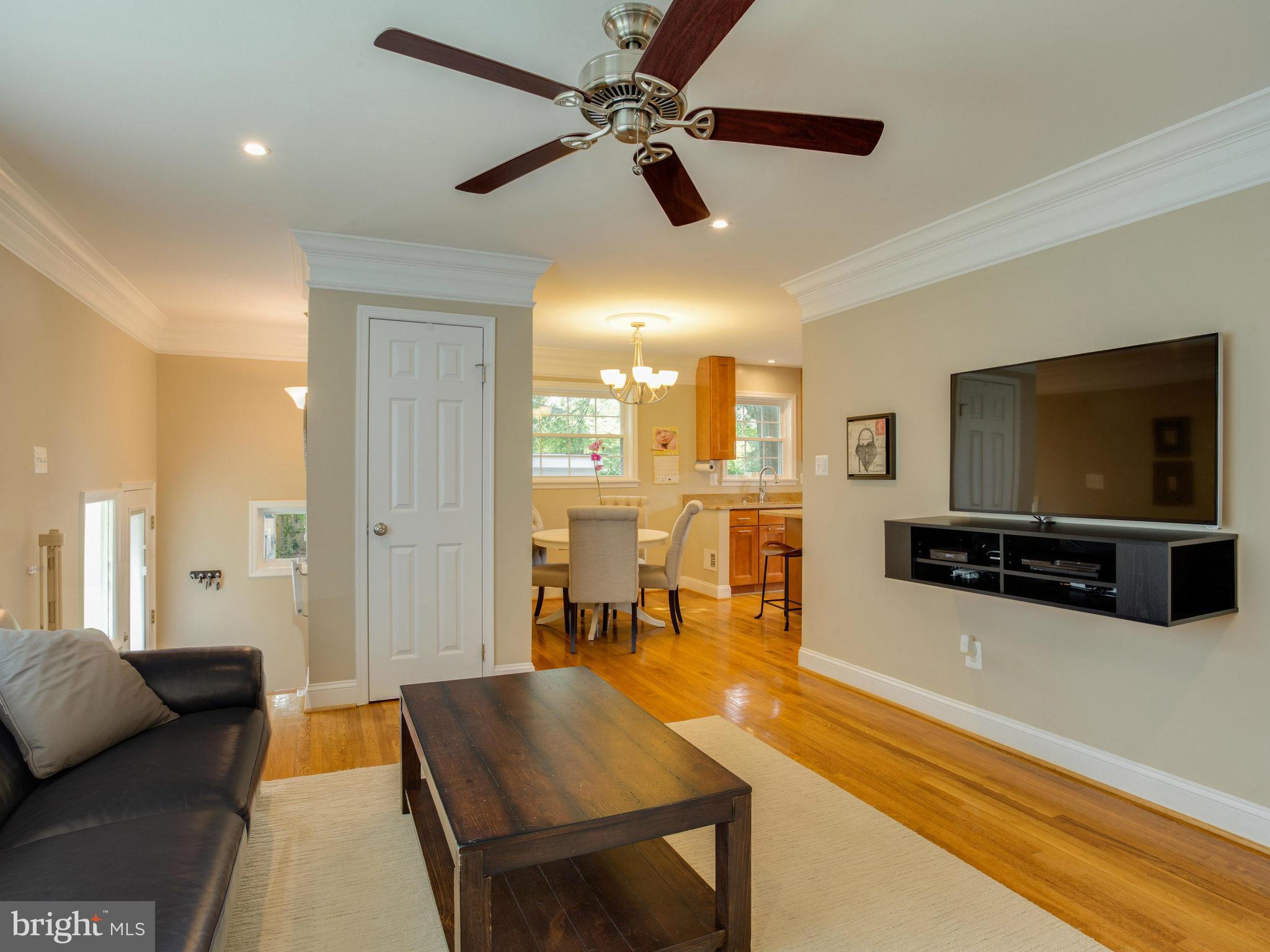 7114 Evanston Road Springfield, VA 22150 - Photo 6 of 30 Living Room