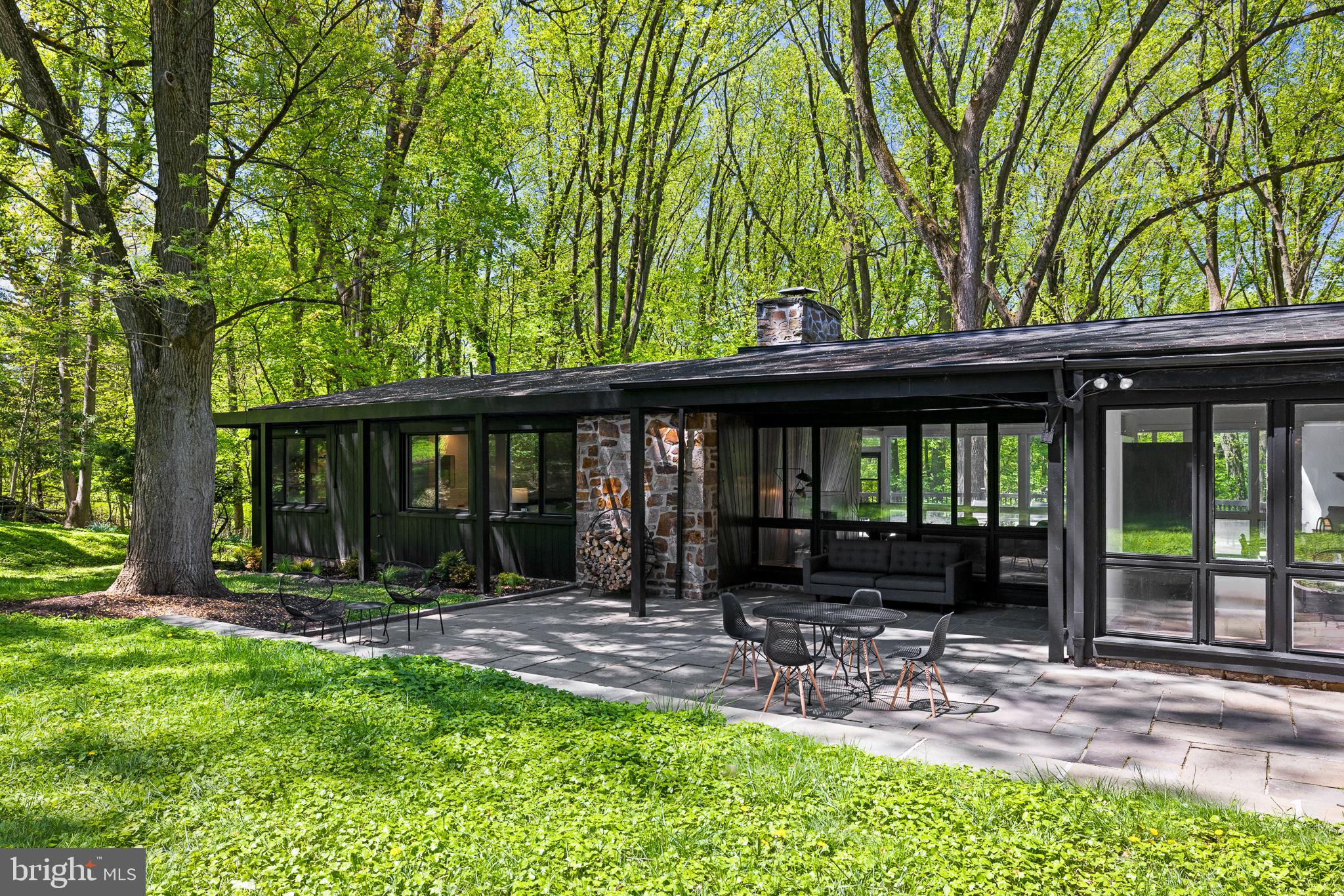 4030 Apalogen Road Philadelphia, PA 19129 - Photo 4 of 127